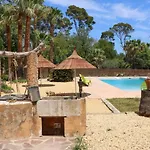 Mediterranean Luxe • 8pax • Pool • Bbq •cozy Villa