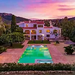Villa Mediterranean Luxe • 8pax • Pool • Bbq •cozy
