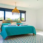 Mediterranean Luxe • 8pax • Pool • Bbq •cozy Villa